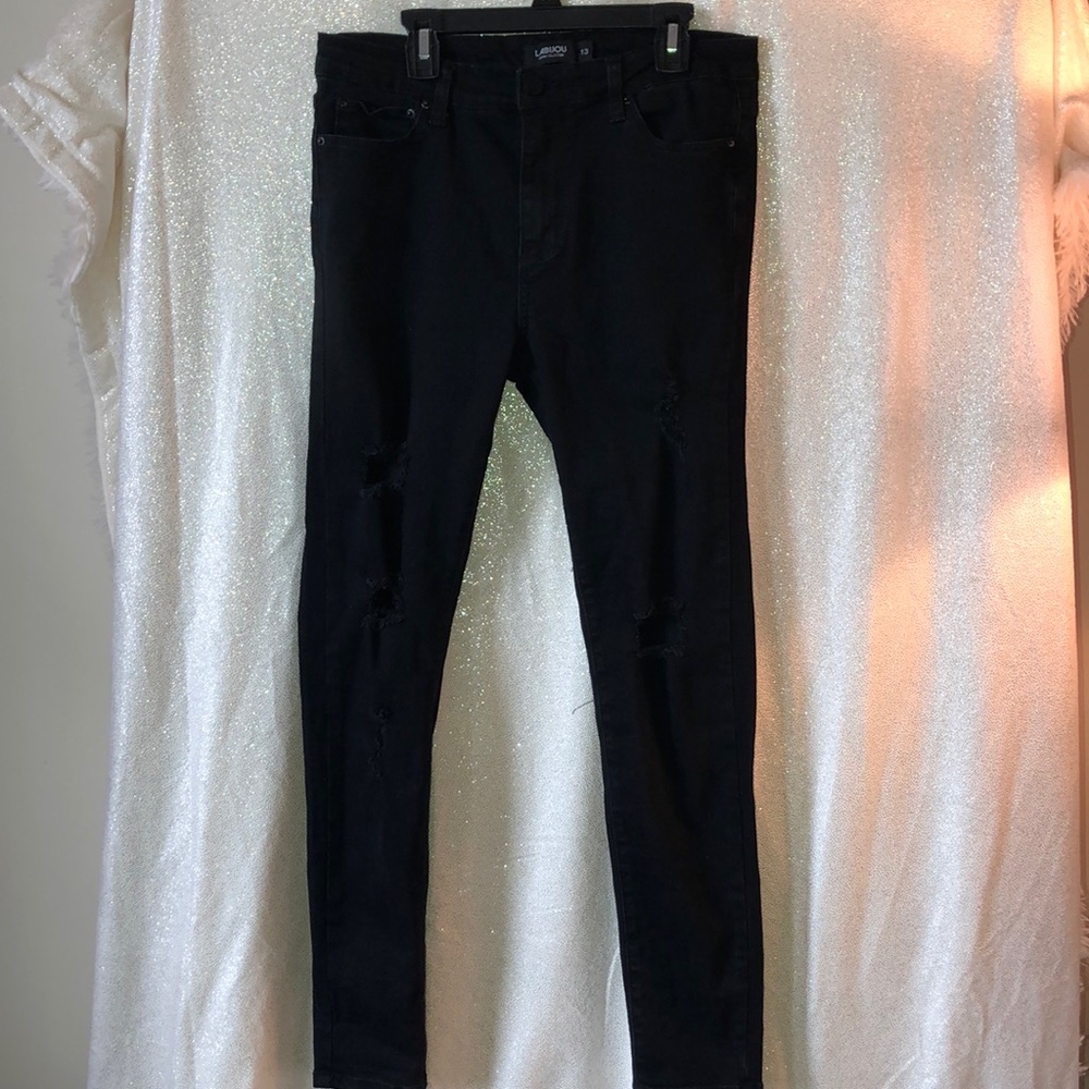 Black, distressed skinny jeans